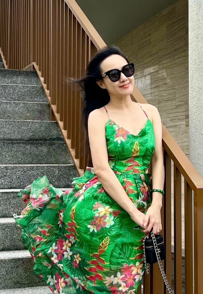 BTV Hoài Anh tự tin diện nhiều trang phục khác nhau.