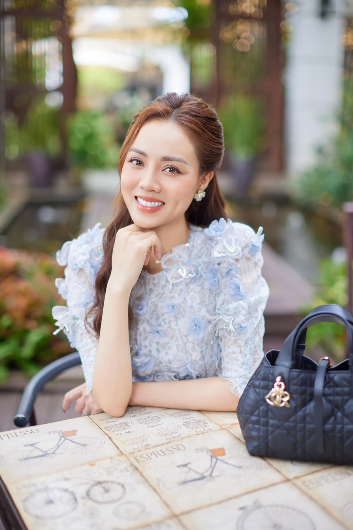 Ở tuổi 36, cô được nhiều người khen trẻ so với tuổi.