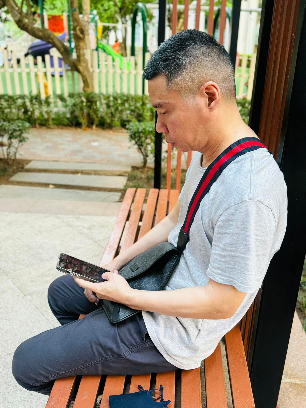 Cụ thể, vào năm 2021, cặp đôi đã lên kế hoạch bán nhà chuyển về nơi gần công ty để thuận tiện cho cả hai vợ chồng đi làm. Tuy nhiên, NSND Công Lý bất ngờ nhập viện suốt 3 tháng, thế nên Ngọc Hà phải luôn túc trực chăm sóc chồng.