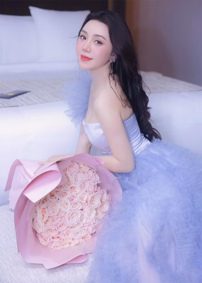 Lợi thế ngoại hình đã giúp Quỳnh Kool trở thành một cái tên hot trong lĩnh vực phim truyền hình.