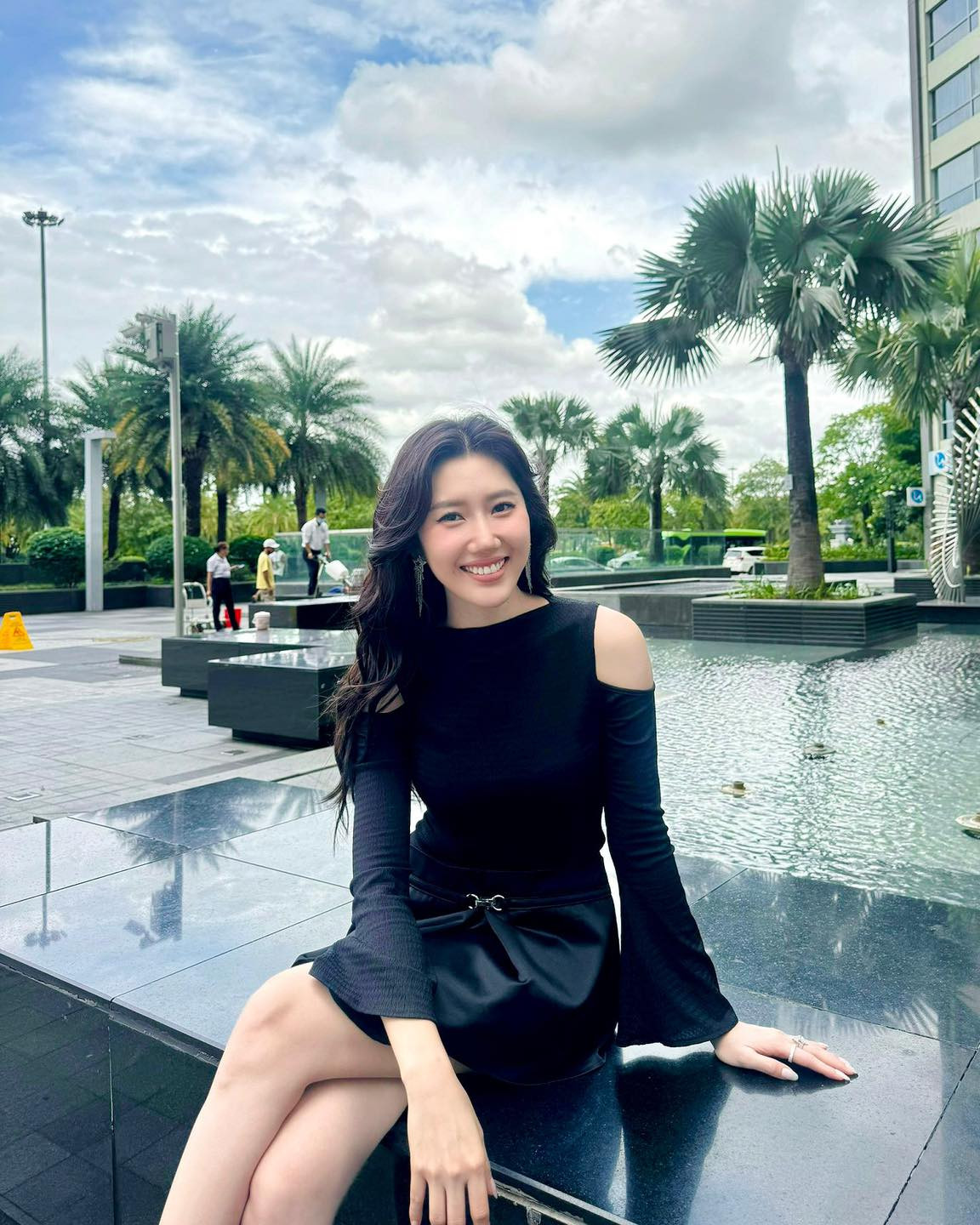 Thuý Ngân khoe nhan sắc xinh đẹp trong đầm đen ôm sát. Ảnh: FB Lê Huỳnh Thuý Ngân