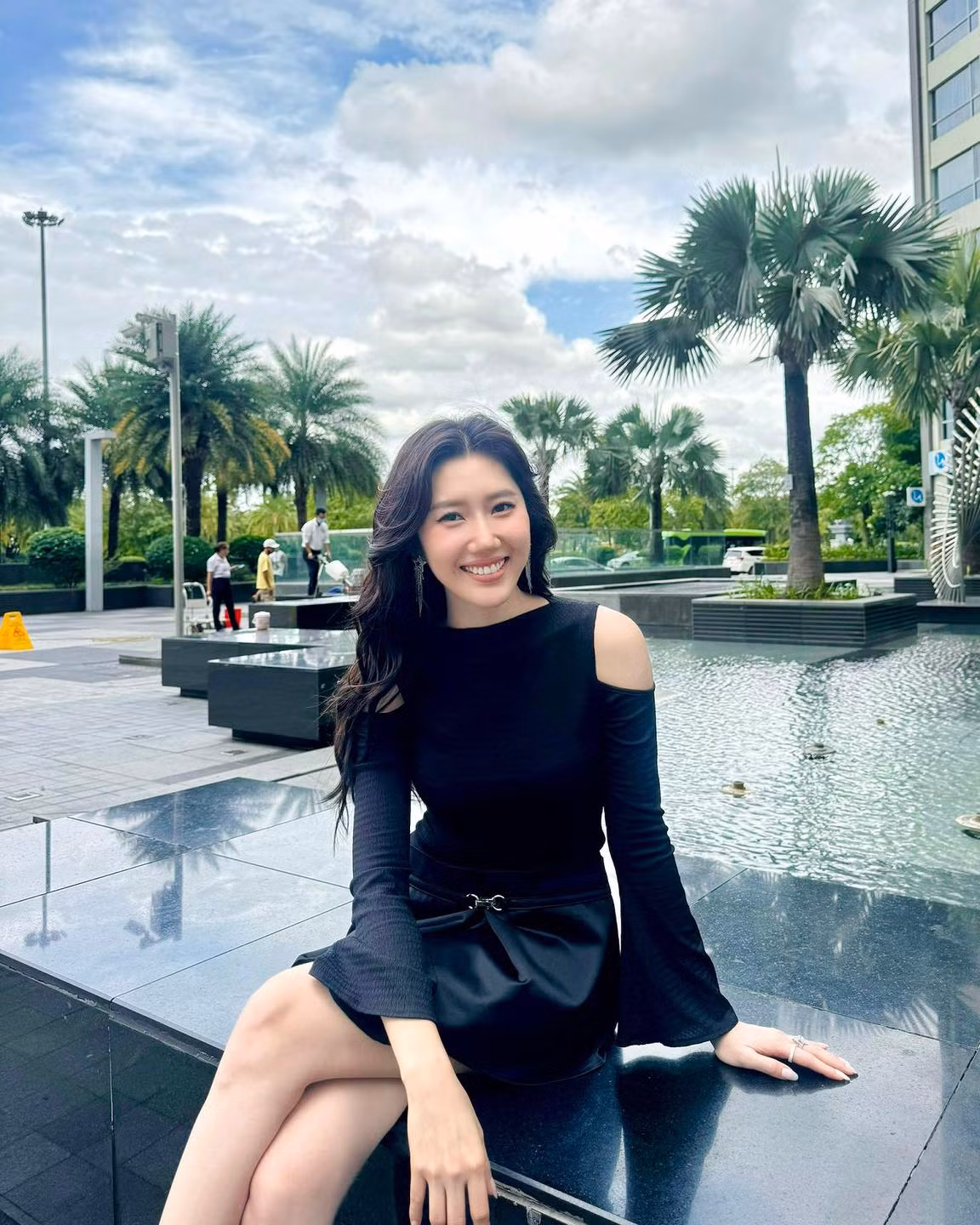 Thuý Ngân khoe nhan sắc xinh đẹp trong đầm đen ôm sát. Ảnh: FB Lê Huỳnh Thuý Ngân