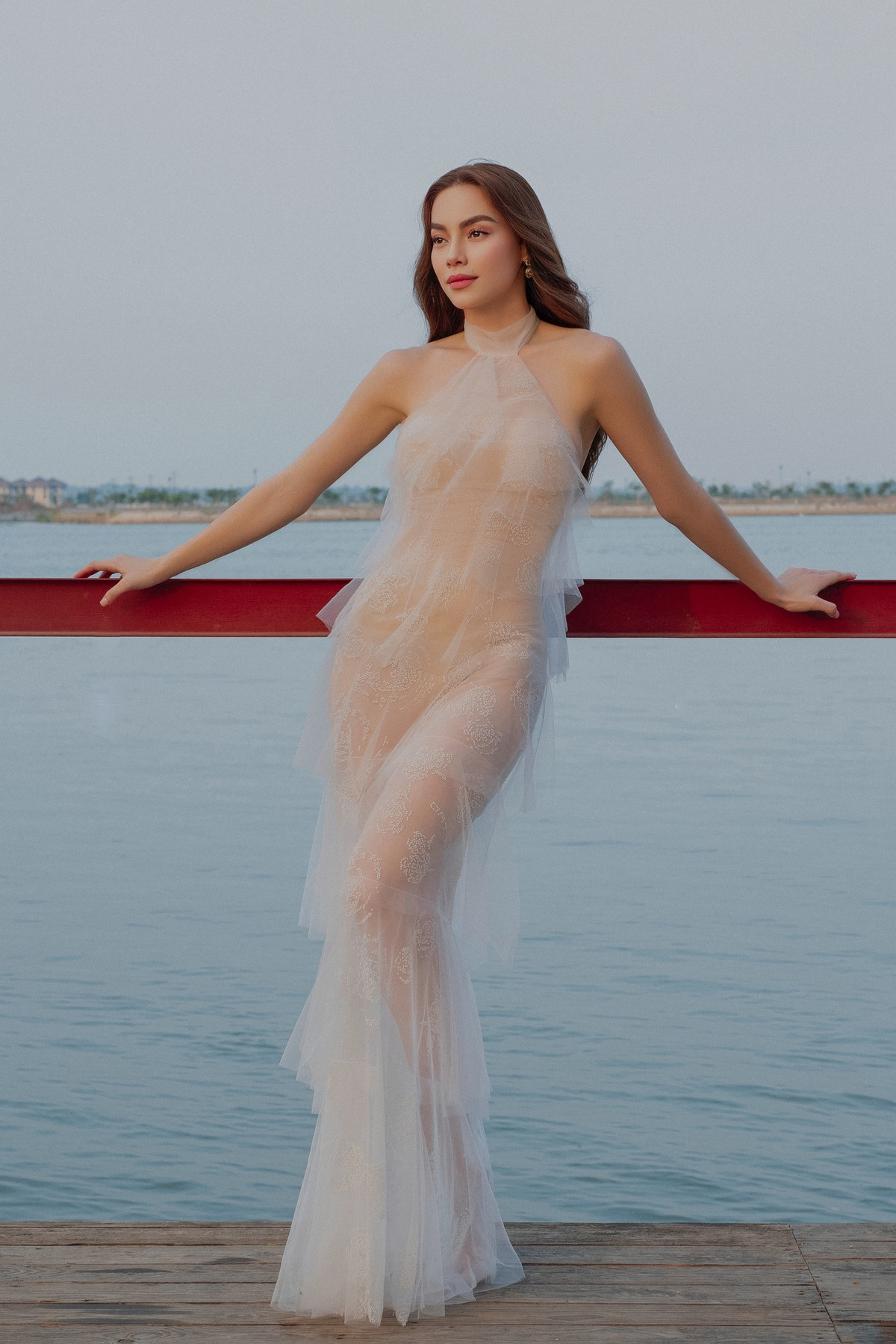 Trong làng giải trí Việt, Hồ Ngọc Hà là tín đồ của thời trang xuyên thấu. Mới đây, nữ ca sĩ tiếp tục khiến người hâm mộ trầm trồ khi đăng tải bộ ảnh mới.