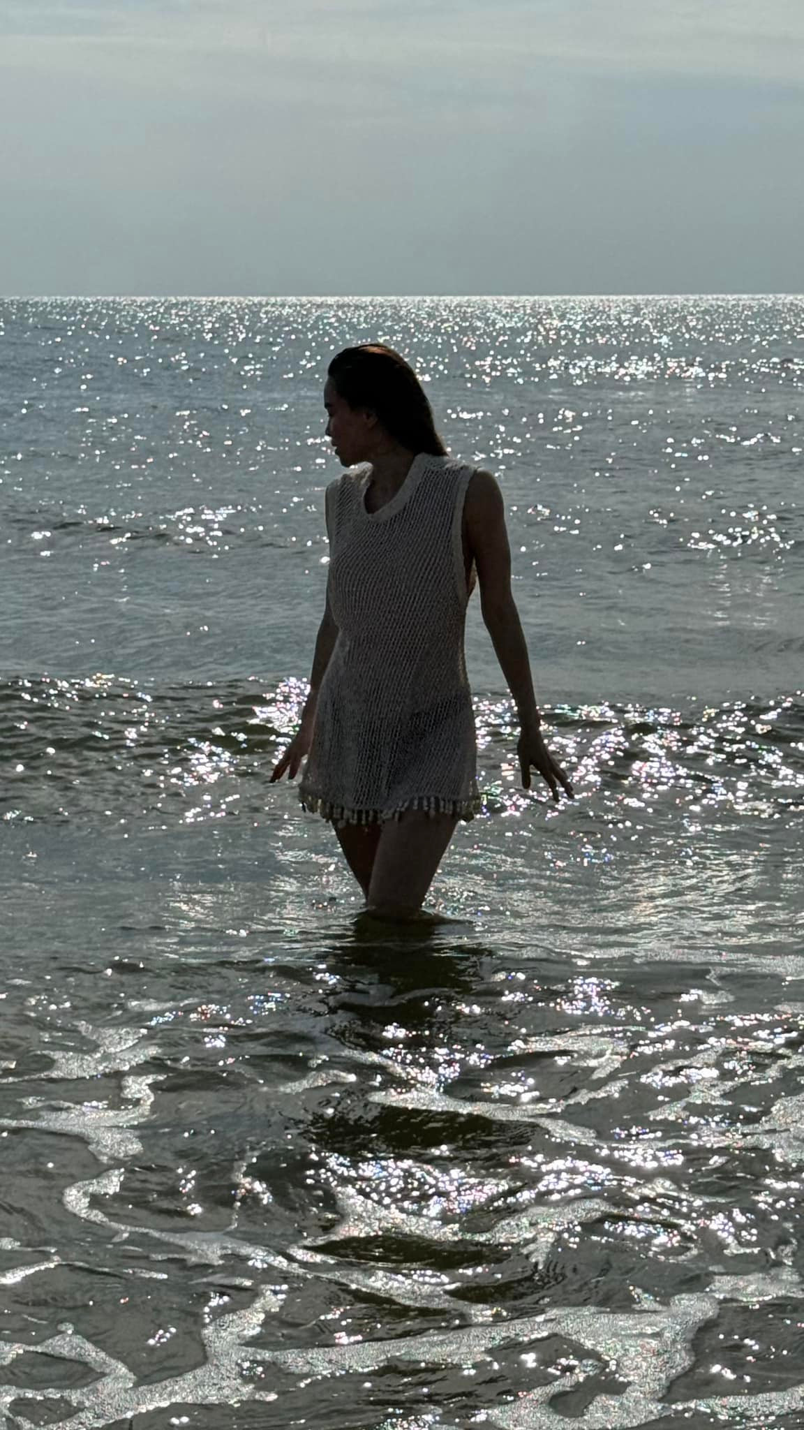 Giọng ca Destiny vẫn giữ được thân hình mảnh mai, nuột nà cùng làn da trắng sáng, mịn màng và gương mặt không giấu hiệu lão hóa ở tuổi 40.