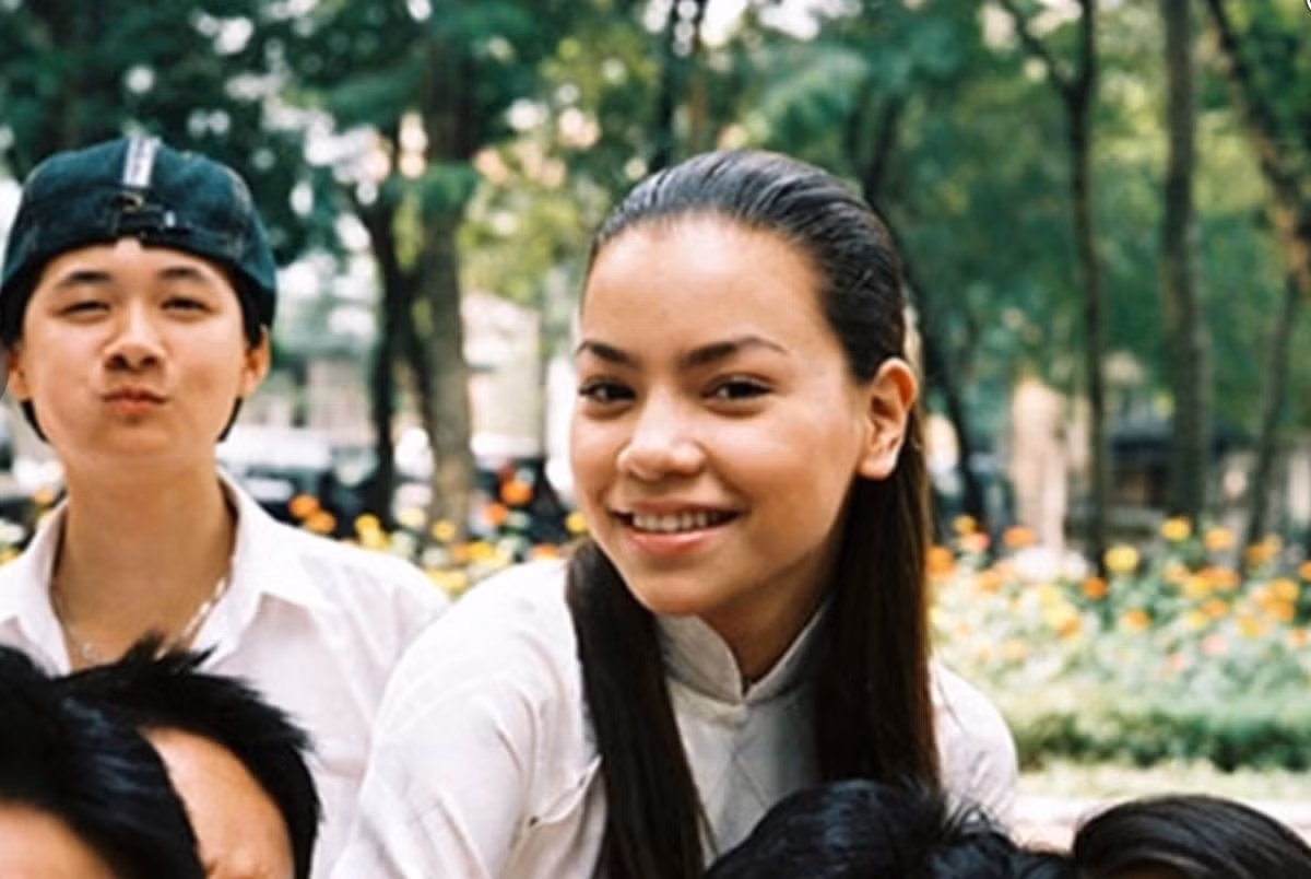 Thời điểm mới bước chân vào showbiz, ca sĩ Hồ Ngọc Hà có làn da ngăm đen, thân hình khá đầy đặn. Ảnh: Dân Việt