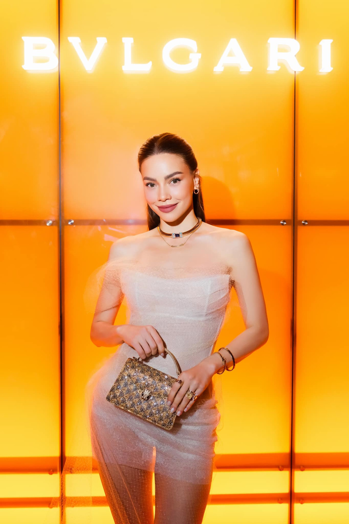 Sự thay đổi này không chỉ đến từ việc chăm sóc sắc đẹp kỹ lưỡng mà còn nhờ vào gu thời trang đẳng cấp. Ảnh: FB Ho Ngoc Ha