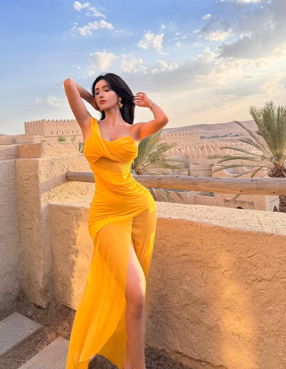 Carina Sitong được biết đến là hot gymer, hot girl nổi tiếng tại Trung Quốc.