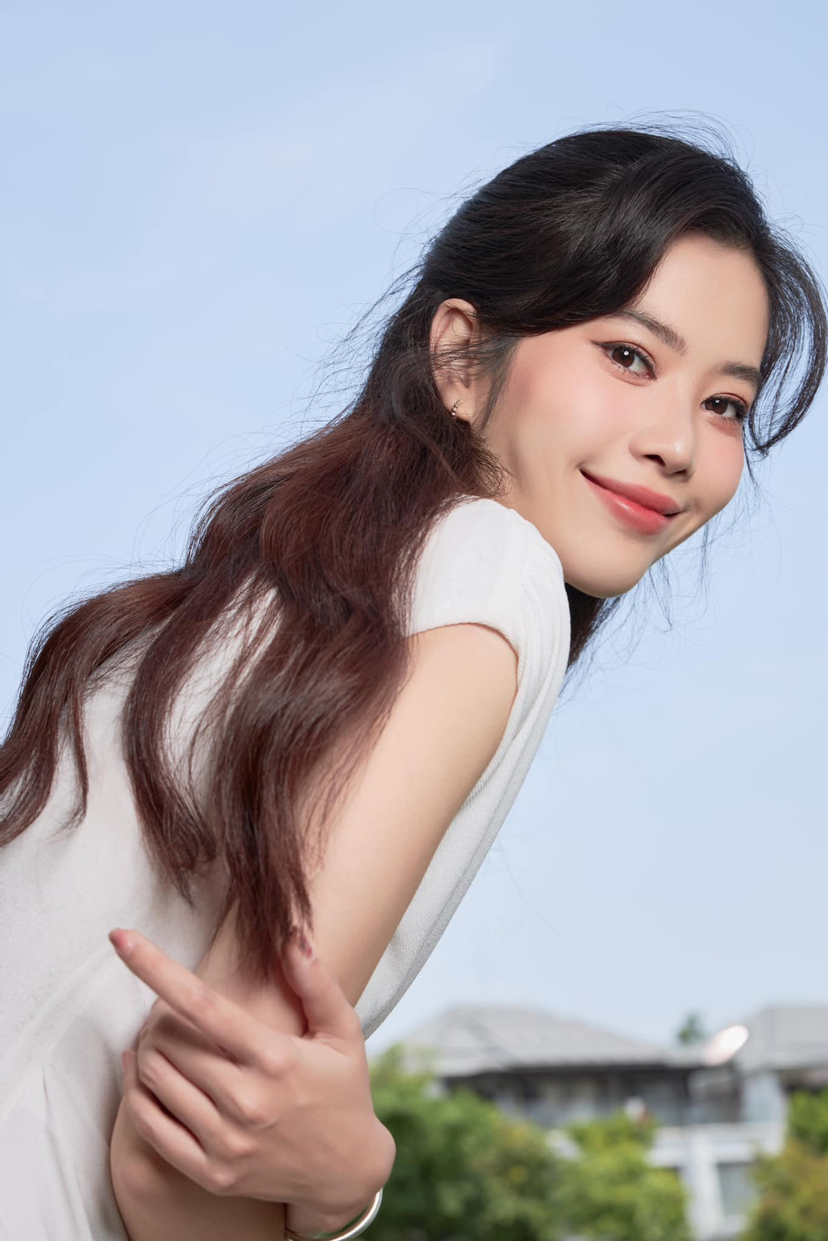 Không những vậy, người đẹp Nam Em còn đính kèm dòng trạng thái: "Họ ném em vào bầy sói. Hãy quay trở lại khi trở thành con đầu đàn". Ảnh: FBNV