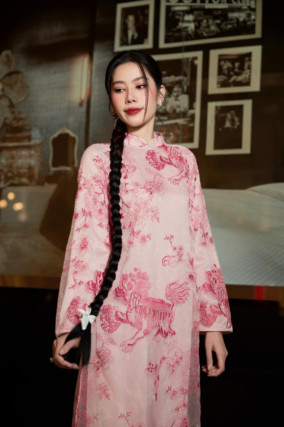 Những hành động thiếu kiểm soát của Nam Em được cho là xuất phát từ chứng rối loạn lo âu của chân dài này. Ảnh: FBNV