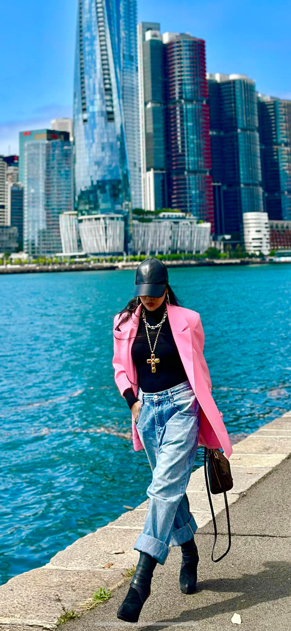 Đoan Trang khoe dáng từ châu Âu sang châu Úc. Ảnh: FB Doan Trang