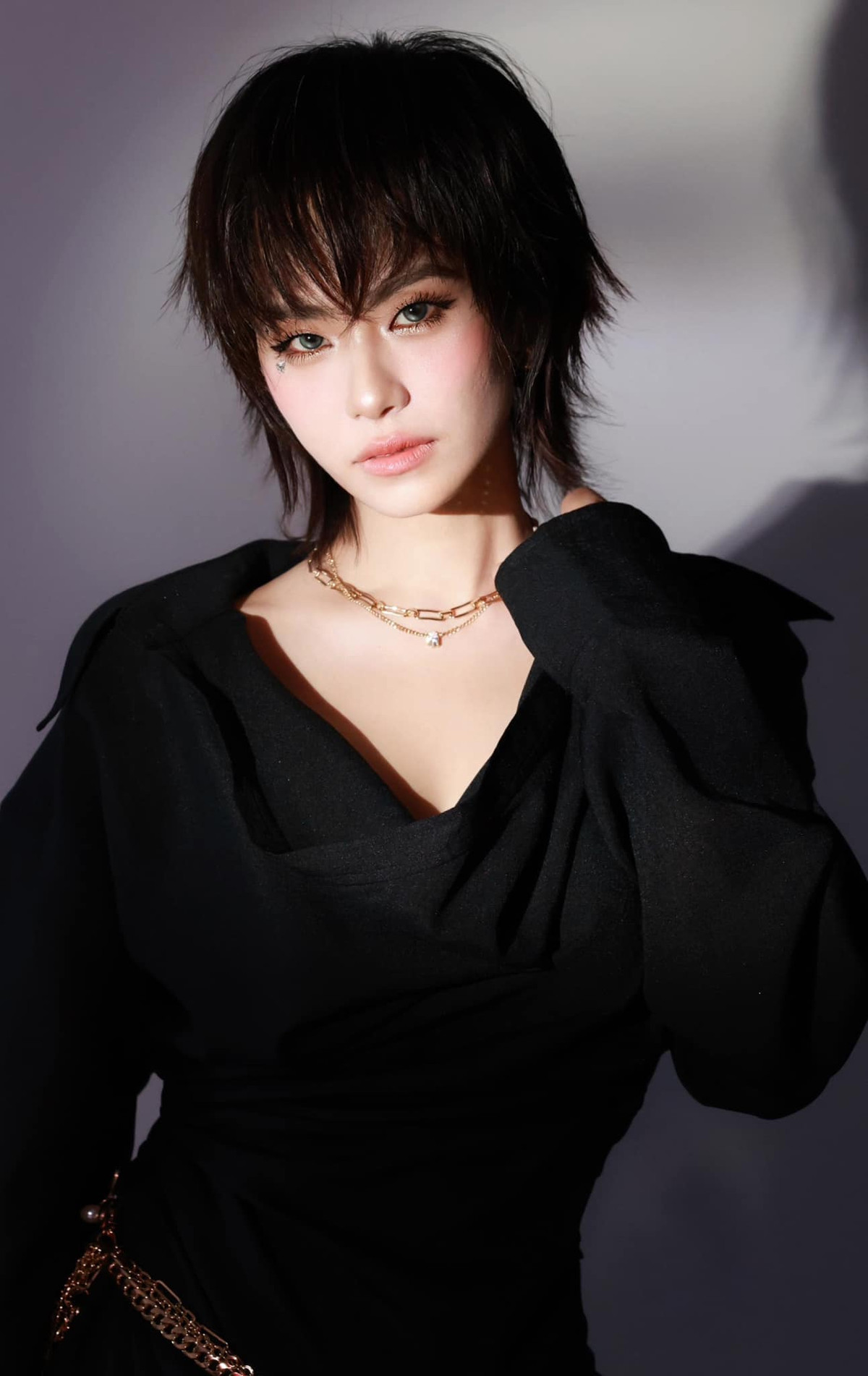 Ca sĩ Lương Bích Hữu cá tính với mái tóc ngắn. Ảnh: FB LuongBichHuu