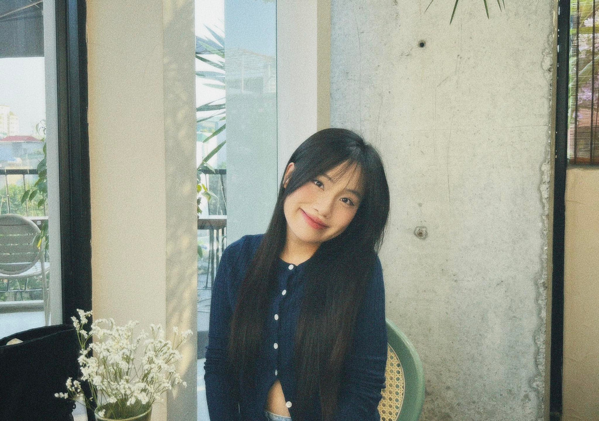 Yến My có gu thời trang trẻ trung, nữ tính, thừa hưởng nhiều nét đẹp của mẹ.