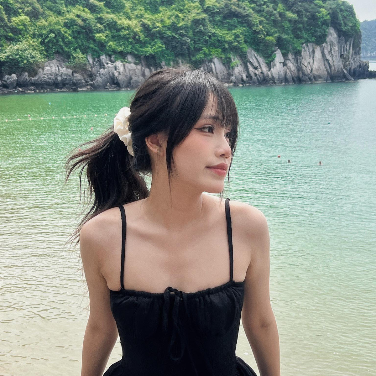 Yến Minh là con gái của Hoàng Yến và chồng cũ thứ hai.