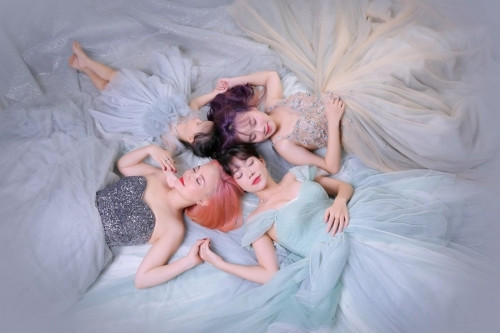 Ba cô con gái của Đào Hoàng Yến là Yến My, Yến Minh và bé Mầm đều sở hữu nhan sắc nổi bật, thừa hưởng nét đẹp từ người mẹ nổi tiếng.