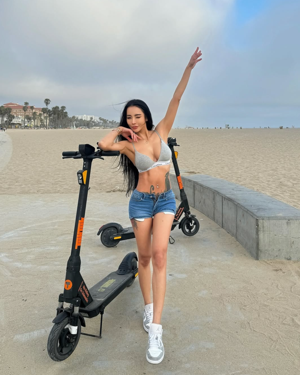 Cô khiến nhiều cô gái cảm thấy ngưỡng mộ trước vòng 2 lên cơ cuồn cuộn.