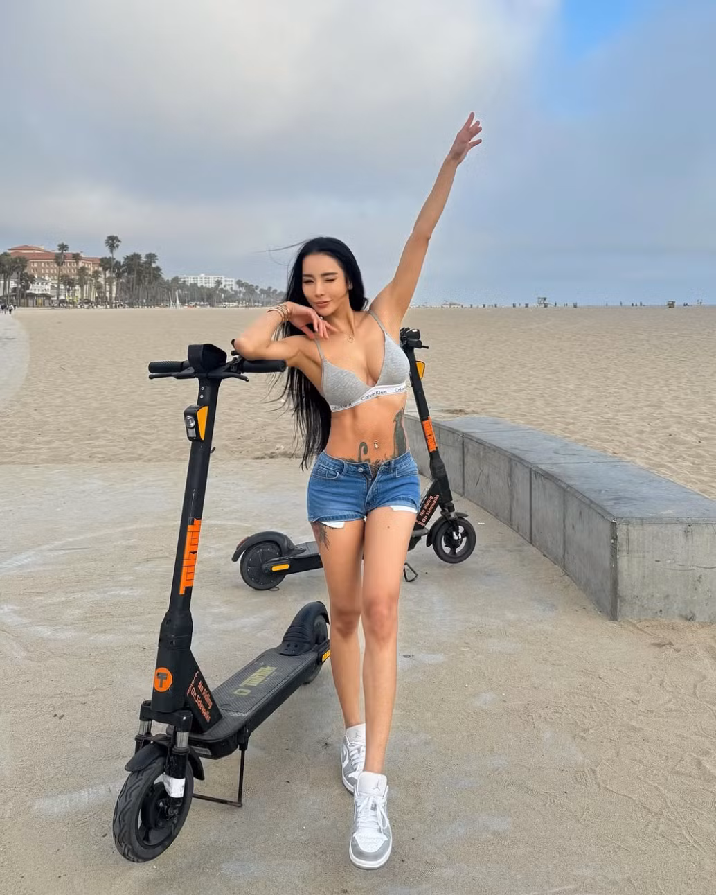 Cô khiến nhiều cô gái cảm thấy ngưỡng mộ trước vòng 2 lên cơ cuồn cuộn.