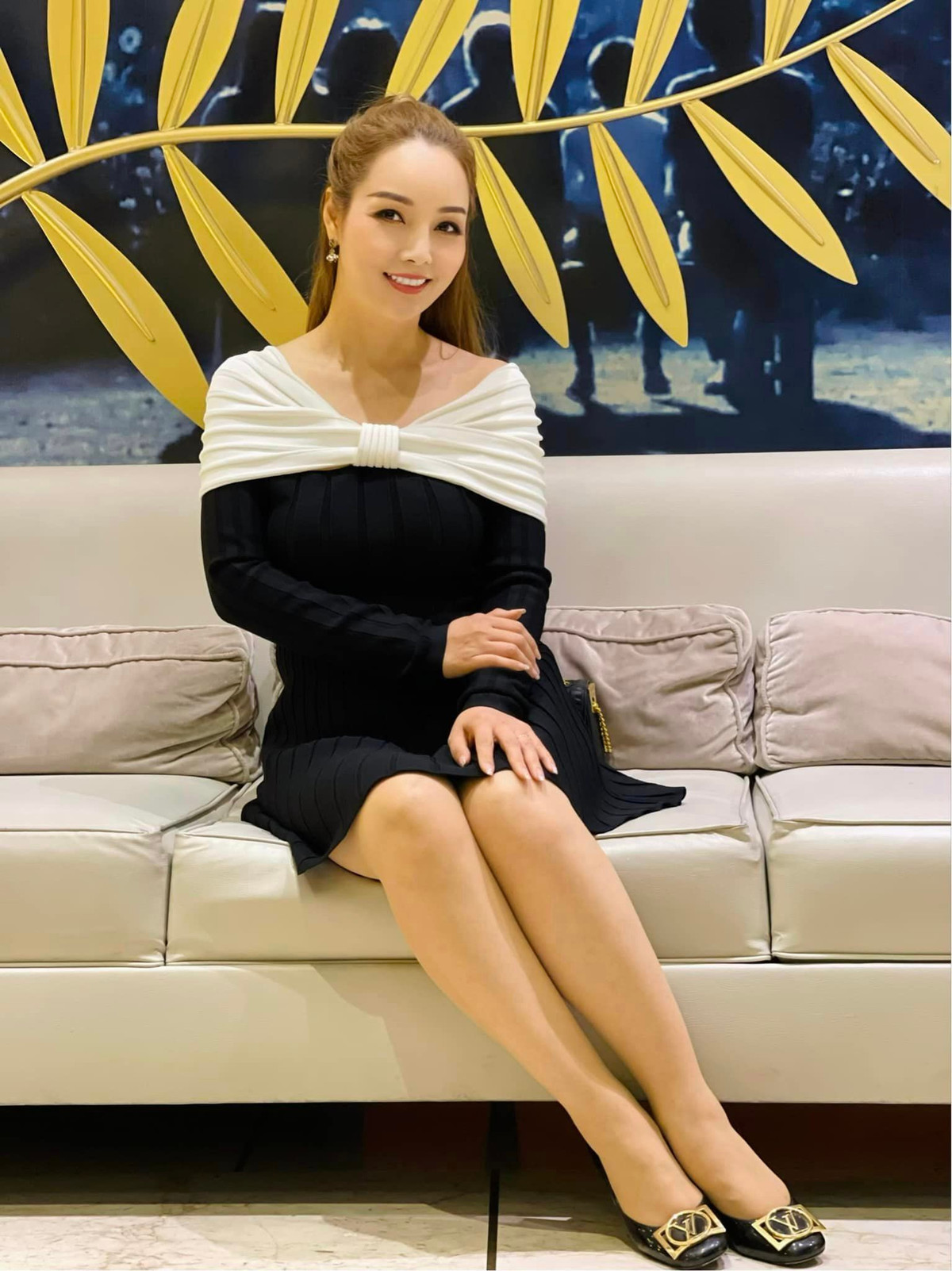 Ngoài chế độ ăn uống, Mai Thu Huyền chọn chăm chỉ làm việc, tham gia nhiều hoạt động.