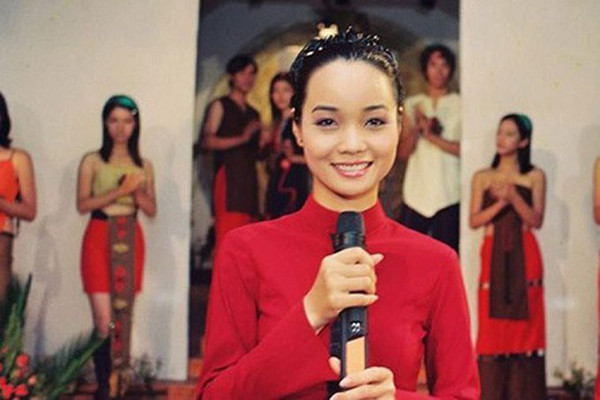  Mai Thu Huyền của những năm 2000 gây ấn tượng bởi nhan sắc dịu dàng với vai Trúc trong phim "Những ngọn nến trong đêm".