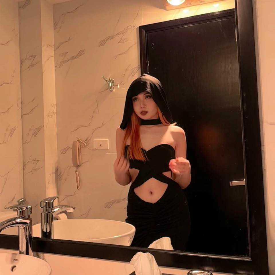 Nữ ca sĩ nhận xét con gái là một cô bé ngoan ngoãn, hiểu chuyện và thích tham gia các hoạt động thiện nguyện giống mẹ.