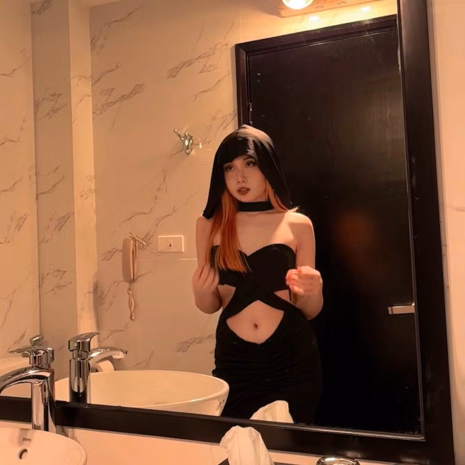 Nữ ca sĩ nhận xét con gái là một cô bé ngoan ngoãn, hiểu chuyện và thích tham gia các hoạt động thiện nguyện giống mẹ.