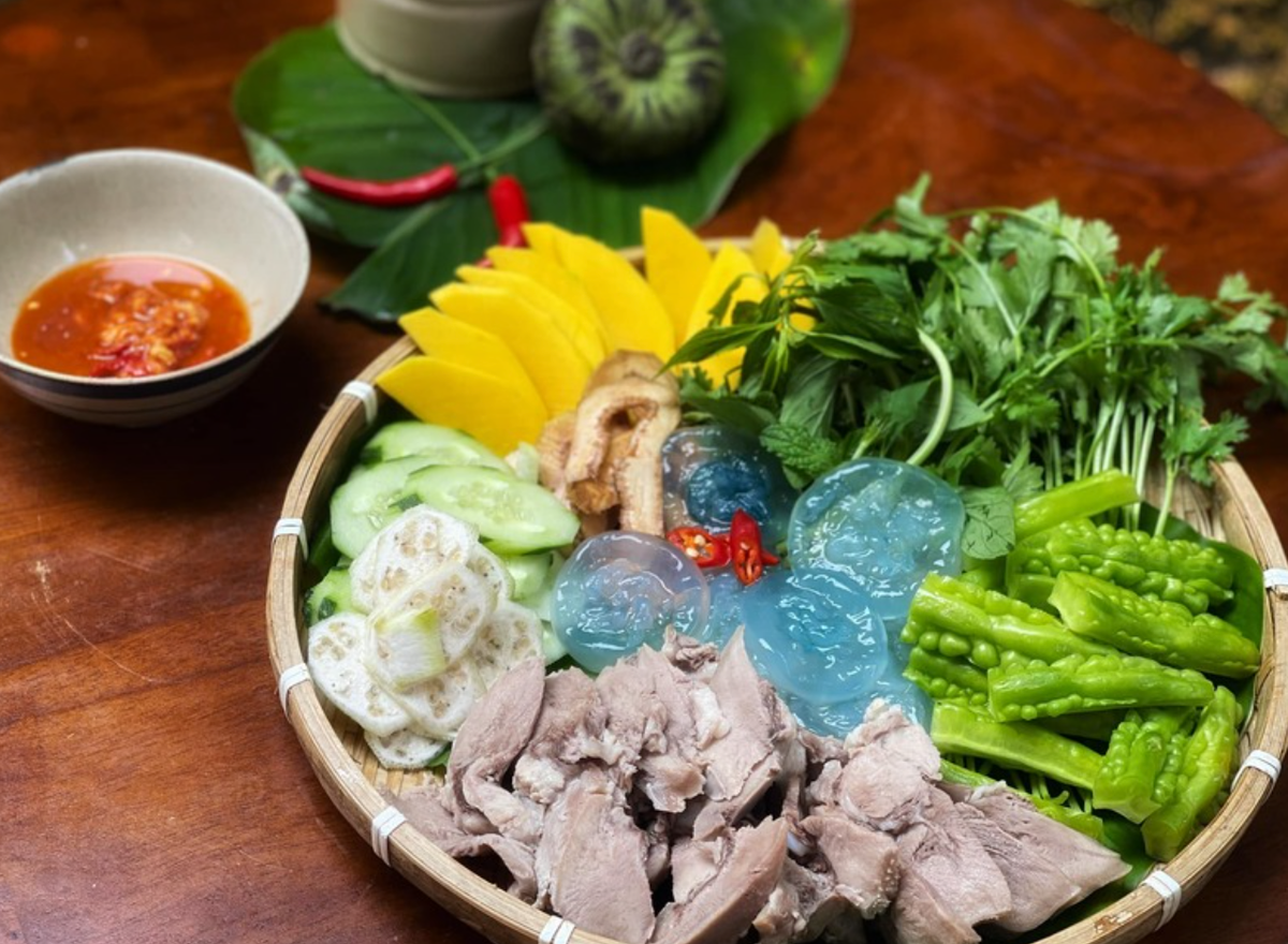 Nuốc có thể chế biến thành nhiều món ngon, trong đó nuốc tai có độ mềm, mọng nước và thanh mát nên thường được ăn trực tiếp như món sứa đỏ ngâm nức tiếng Hà Nội, Hải Phòng. Còn nuốc chân có độ giòn sần sật thì được tận dụng làm nguyên liệu cho các món gỏi, bún giấm,…