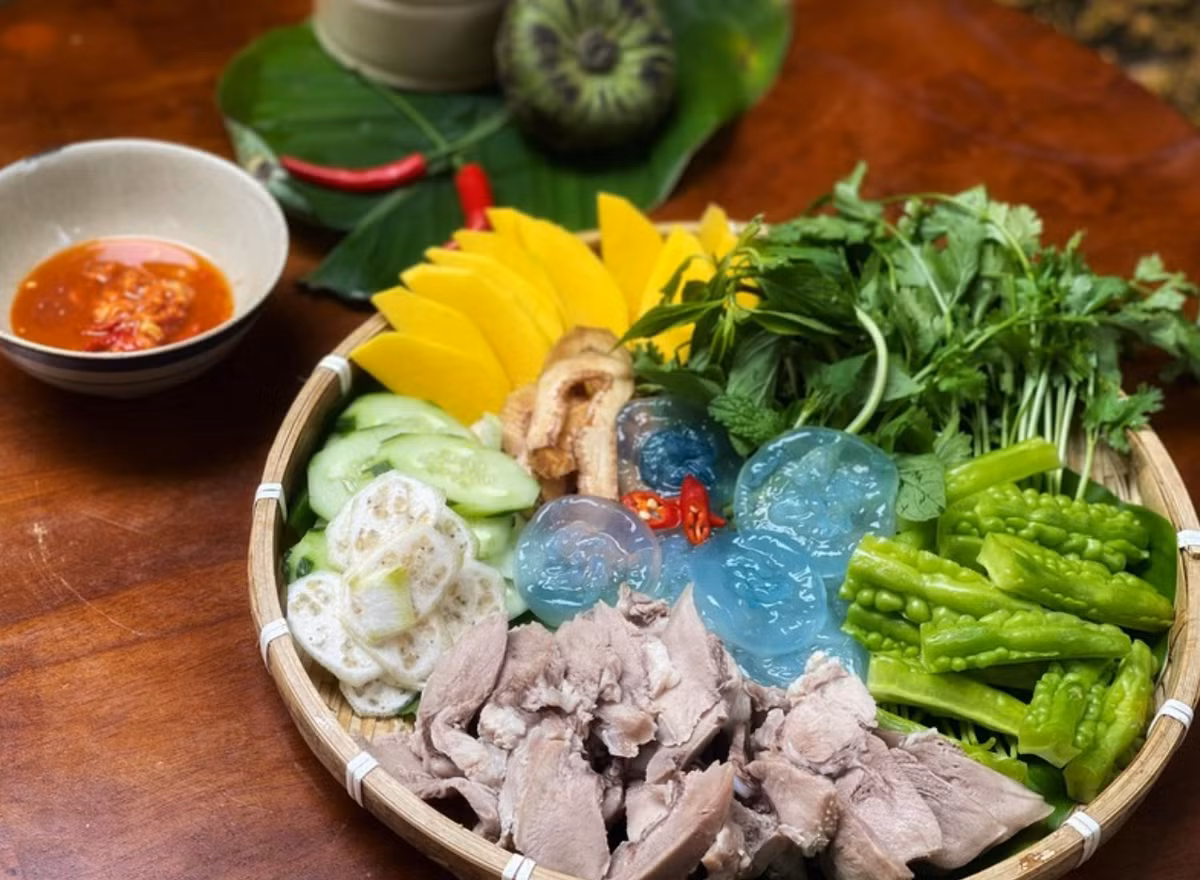 Nuốc có thể chế biến thành nhiều món ngon, trong đó nuốc tai có độ mềm, mọng nước và thanh mát nên thường được ăn trực tiếp như món sứa đỏ ngâm nức tiếng Hà Nội, Hải Phòng. Còn nuốc chân có độ giòn sần sật thì được tận dụng làm nguyên liệu cho các món gỏi, bún giấm,…