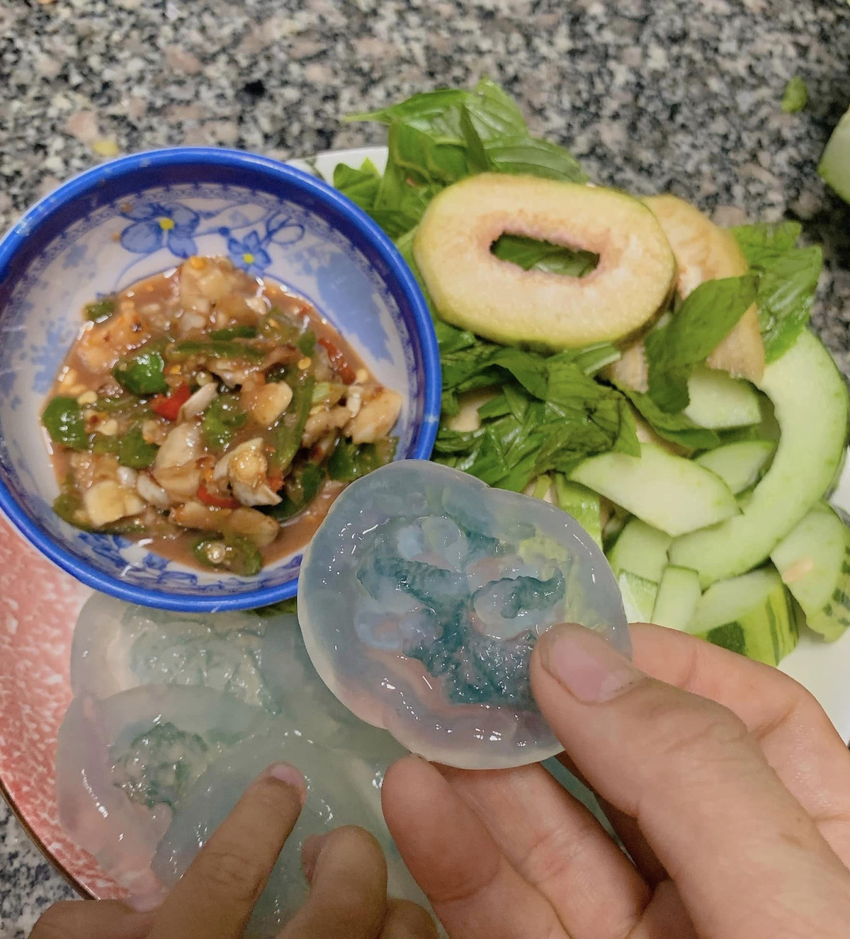 Món nuốc tươi ăn cùng mắm ruốc, rau thơm, quả vả và dưa gang cũng được thực khách ví như “sashimi xứ Huế”.