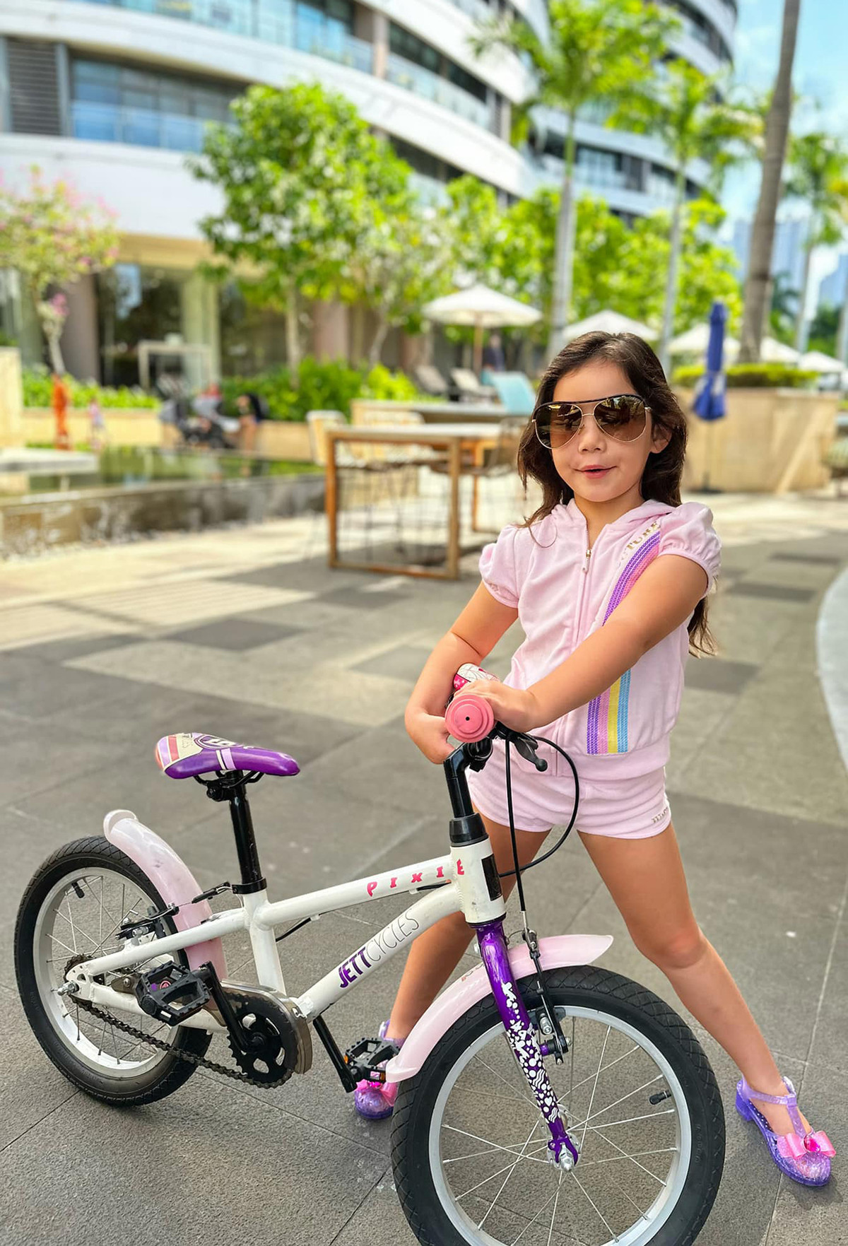 Từ nhỏ, Myla đã như công chúa trong sự cưng chiều của bố mẹ.