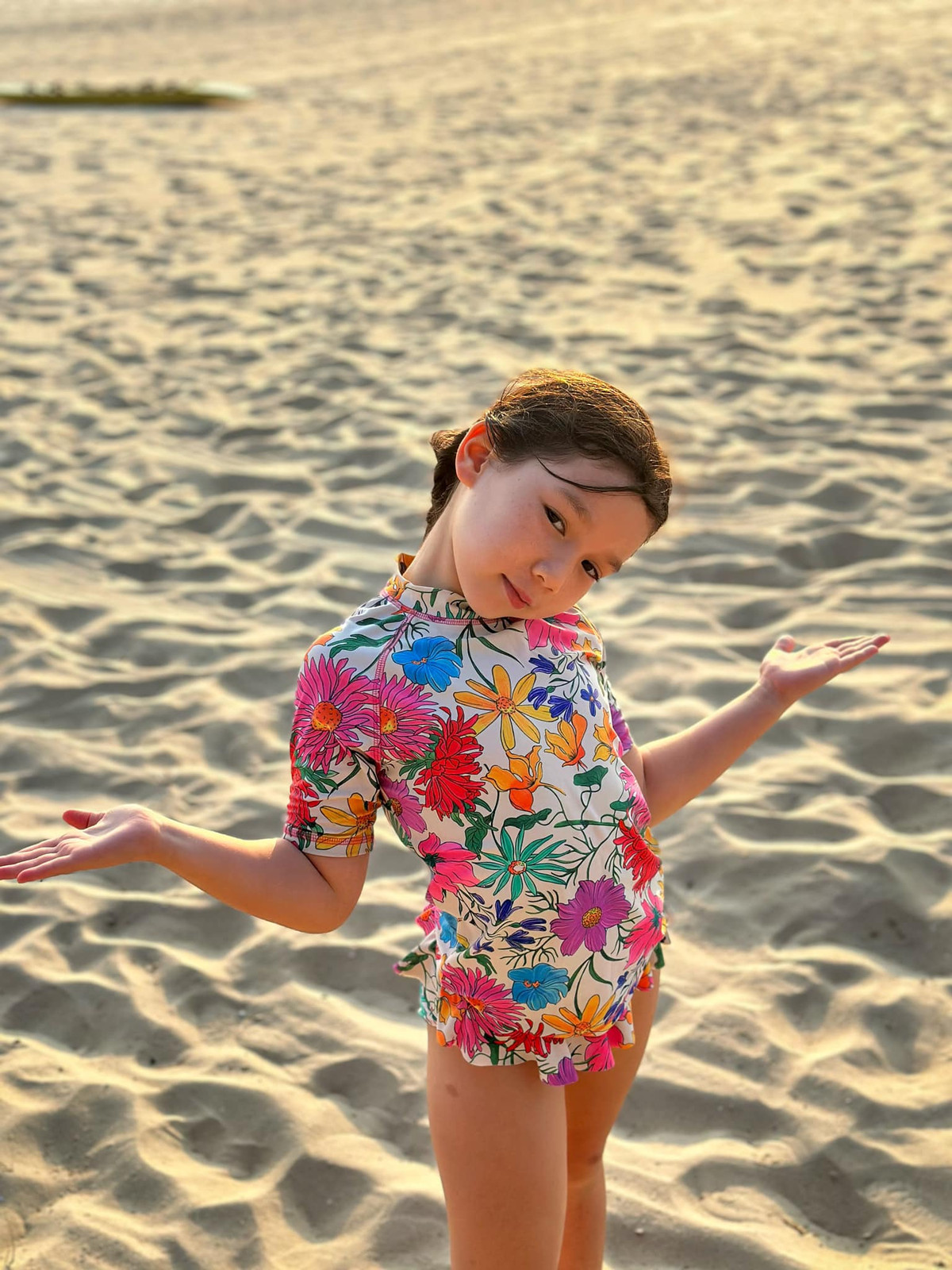 Nhiều người hâm mộ không khỏi trầm trồ trước nhan sắc và phong cách thời trang của cô bé.