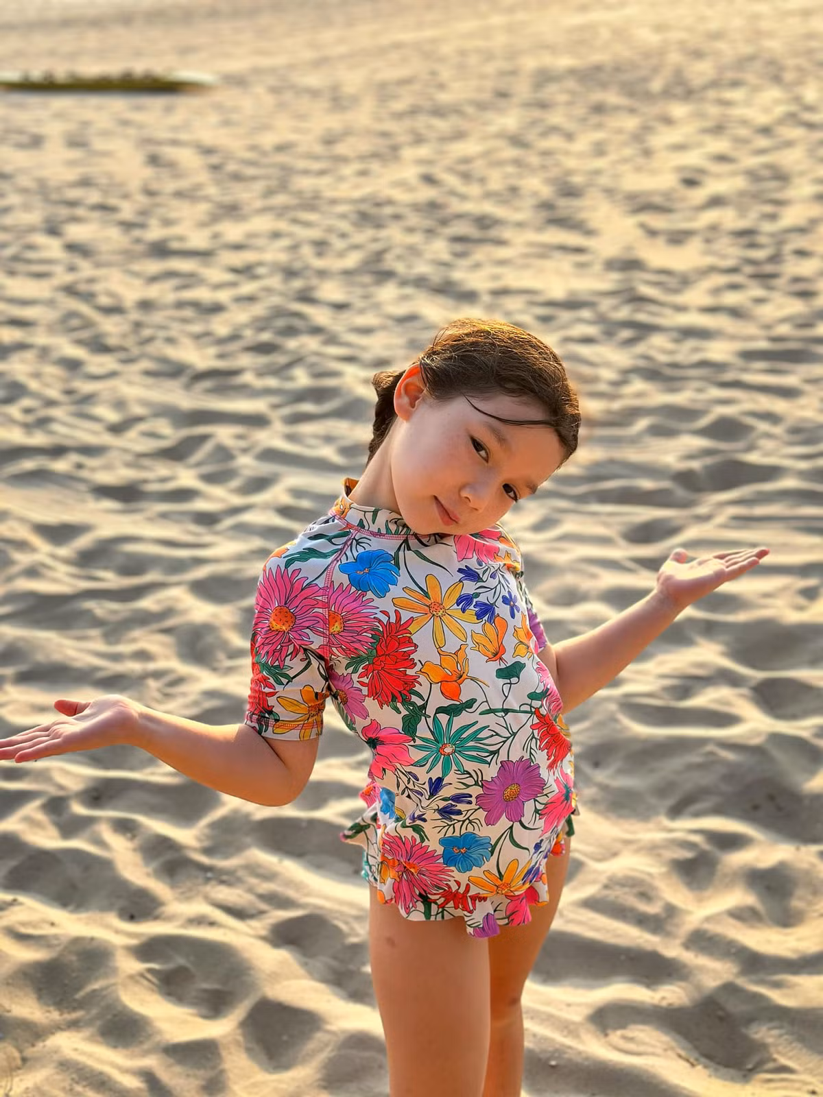 Nhiều người hâm mộ không khỏi trầm trồ trước nhan sắc và phong cách thời trang của cô bé.