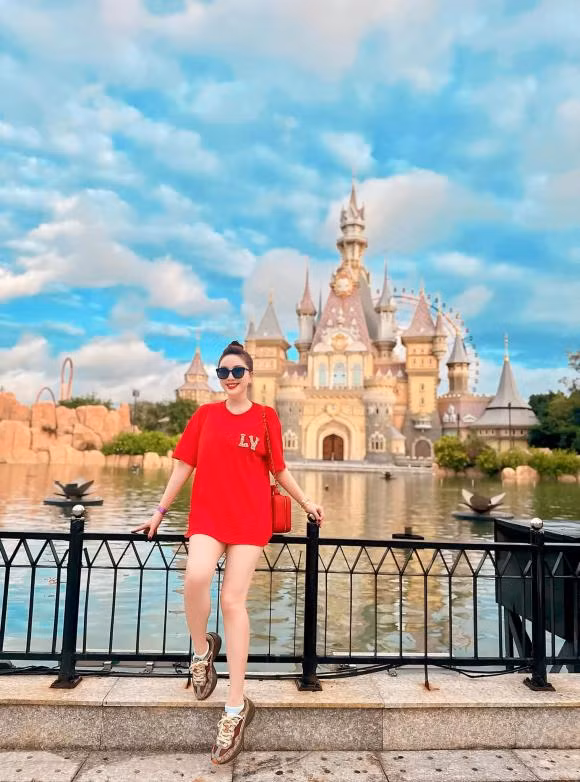 Bảo Thy vi vu: "Công chúa bong bóng nên thấy lâu đài là auto mê!".