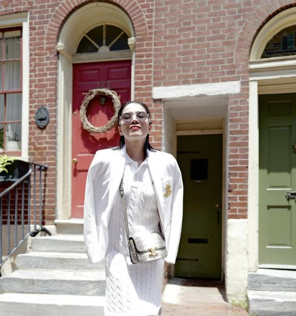 Lệ Quyên "sang chảnh" dạo phố, bày tỏ tự hào vì đã nỗ lực không ngừng khi còn trẻ.