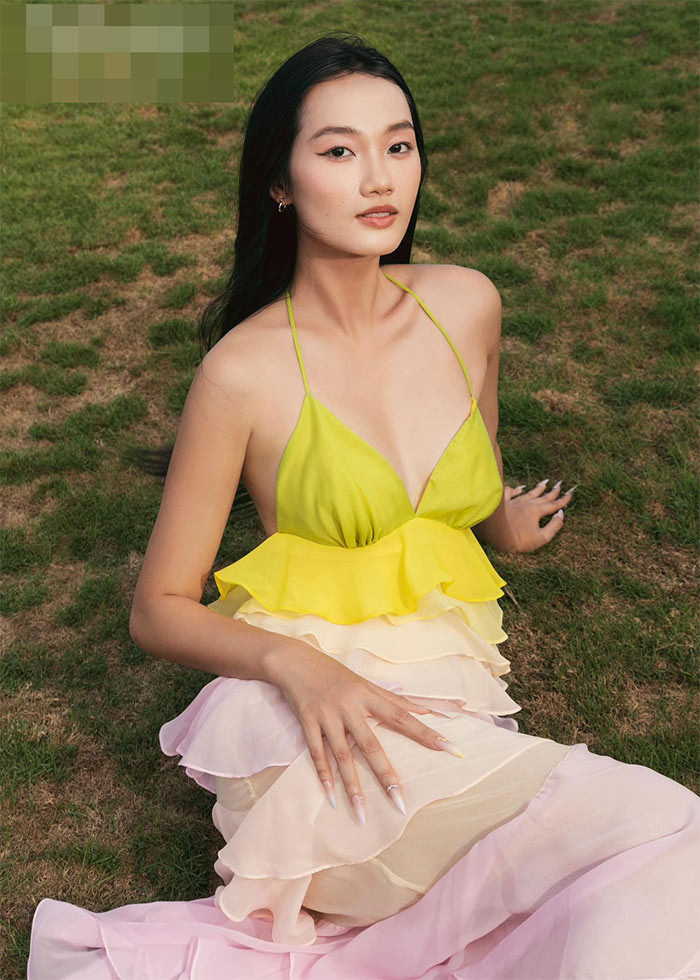 Vóc dáng đẹp, khuôn mặt góc cạnh cá tính, Quỳnh Anh trở thành "nàng thơ" của nhiều bộ sưu tập thời trang.... (Ảnh: FB Quỳnh Anh)