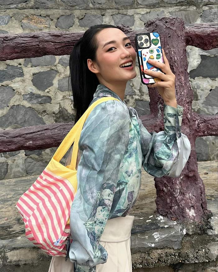 Năm 2020, cô là một trong bốn giám khảo vòng casting của Vietnam International Fashion Week cùng Hương Ly, Mâu Thủy và Thùy Dương. (Ảnh: FB Quỳnh Anh)