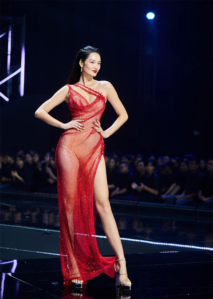 Năm 2021, người đẹp sinh năm 1999 tại Hà Nội giành ngôi quán quân cuộc thi Siêu mẫu quốc tế Supermodel Me - Tôi là Siêu mẫu châu Á 2021. (Ảnh: FB Quỳnh Anh)