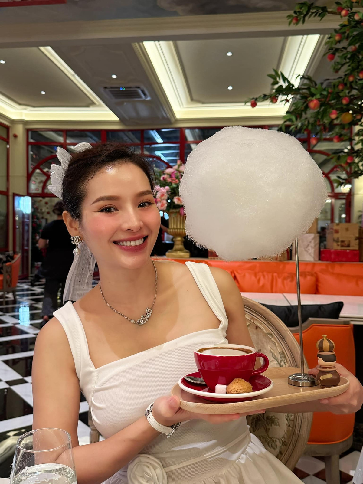 Dù đang mang bầu lần 3 ở giai đoạn cuối thai kỳ nhưng Phương Trinh Jolie vẫn xinh đẹp mọi lúc mọi nơi. Ảnh: FB Phương Trinh Jolie