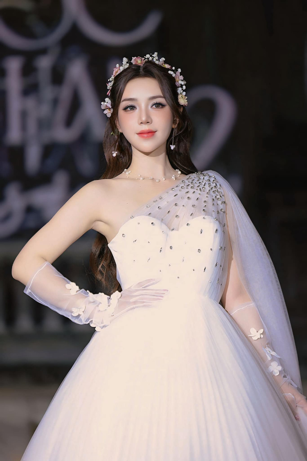 Diễn viên Quỳnh Kool khoe ảnh diễn show thời trang, được khen trong veo như "nàng thơ". Ảnh: FB Quỳnh Nguyễn