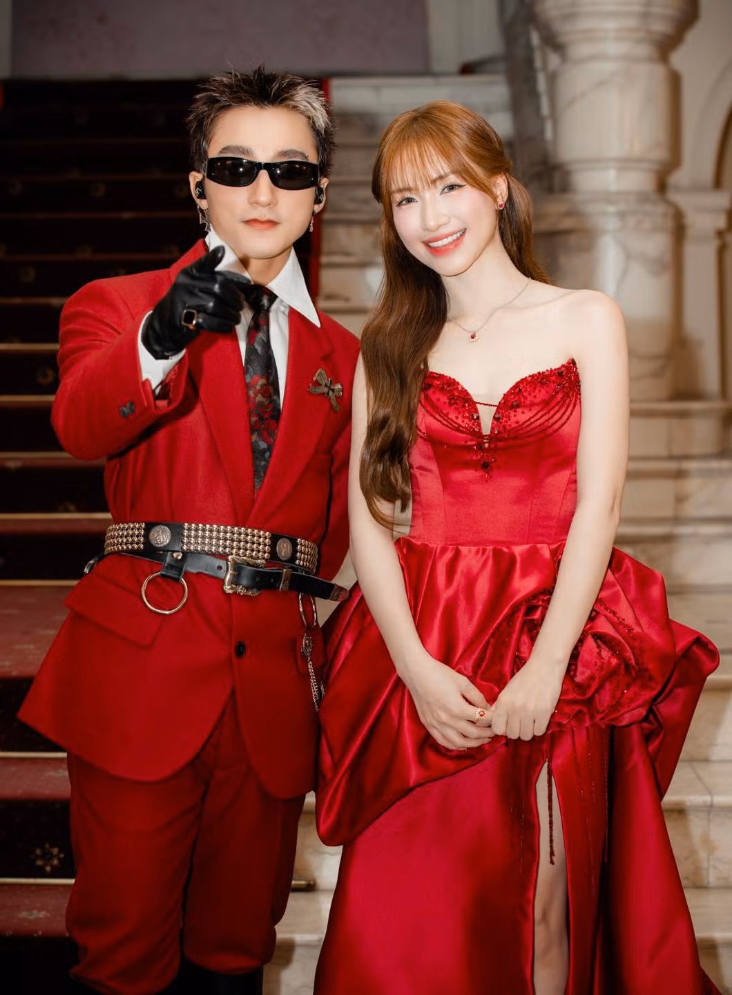  Tin tức sao Việt 26/11: Hoà Minzy chia sẻ khoảnh khắc kỷ niệm đứng cùng sân khấu với Sơn Tùng M-TP sau 9 năm. Cô viết: "9 năm mới diễn chung lại một chương trình luôn ạ, 9 năm mới có lại một bức ảnh cùng anh ạ. 9 năm khoảng thời gian dài, em đã cố gắng rất nhiều để đi đến được ngày hôm nay đó anh Tùng ơi! Anh Tùng mãi đỉnh". Ảnh: FB Hòa Minzy