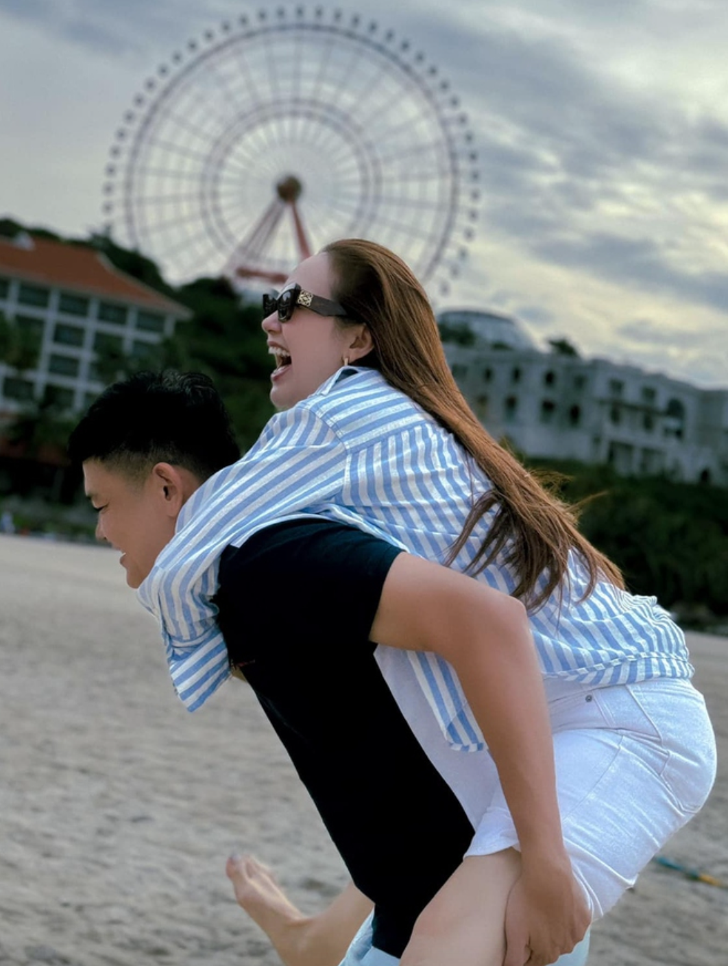 Nữ ca sĩ "Một vòng trái đất" lên xe hoa khi bước sang tuổi 35. Ảnh: FB Minh Hằng