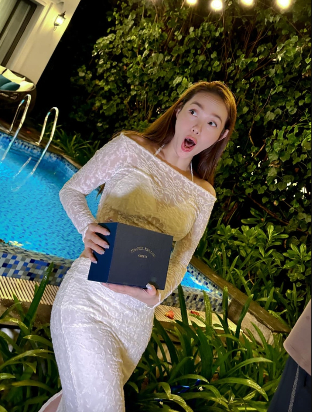 Hơn 1 năm sau, nữ ca sĩ chính thức trở thành mẹ của một cậu nhóc kháu khỉnh. Cuộc sống hôn nhân của chị đẹp này cũng vì thế mà viên mãn hơn. Ảnh: FB Minh Hằng