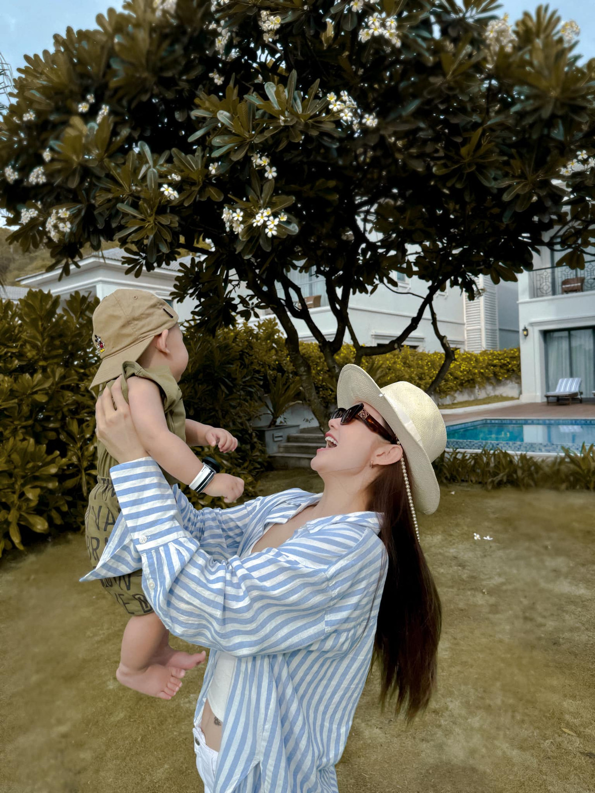 Cô thường xuyên có những chuyến du lịch, nghỉ dưỡng cùng gia đình. Ảnh: FB Minh Hằng