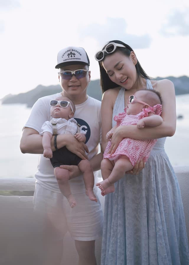 Dịp nghỉ lễ Quốc khánh 2/9, vợ chồng Phương Oanh - Shark Bình đưa hai con song sinh Jimmy - Jenny đi nghỉ dưỡng ở Hạ Long. (FB: Đỗ Phương Oanh)