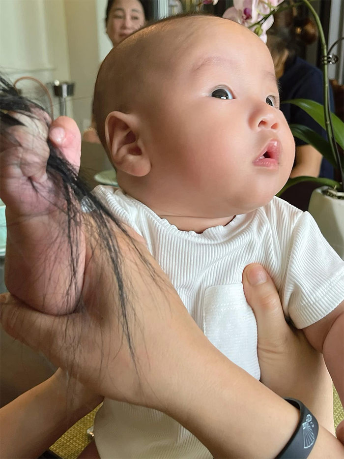 Con trai Jimmy là bản sao của Shark Bình. (FB: Đỗ Phương Oanh)