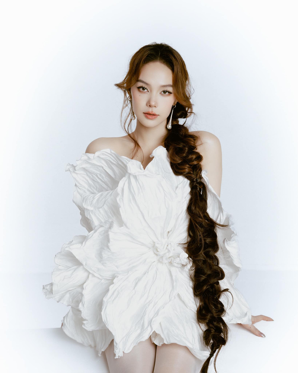 Minh Hằng khoe nhan sắc trẻ đẹp trong bộ ảnh mới. Ảnh: FB Minh Hằng