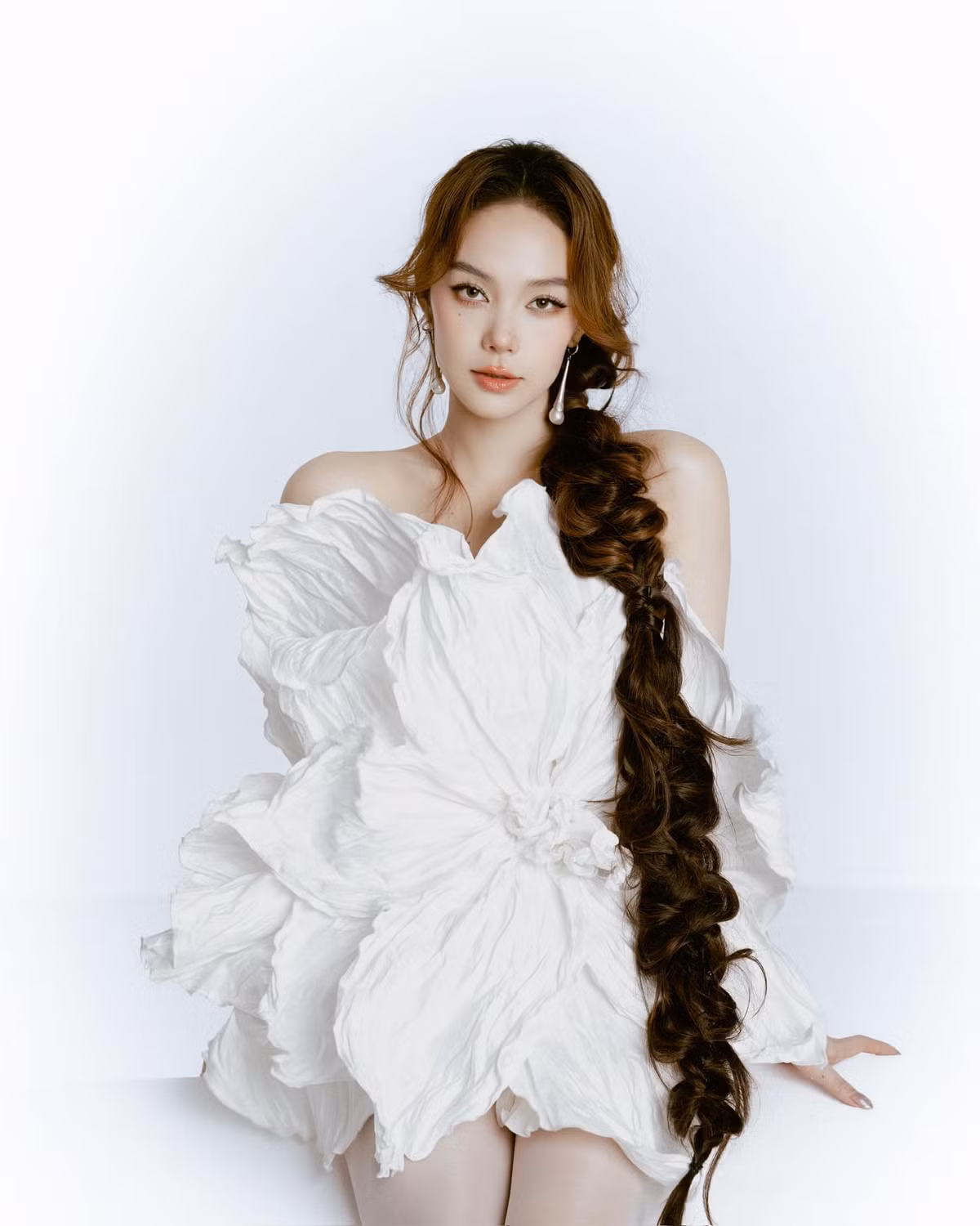 Minh Hằng khoe nhan sắc trẻ đẹp trong bộ ảnh mới. Ảnh: FB Minh Hằng