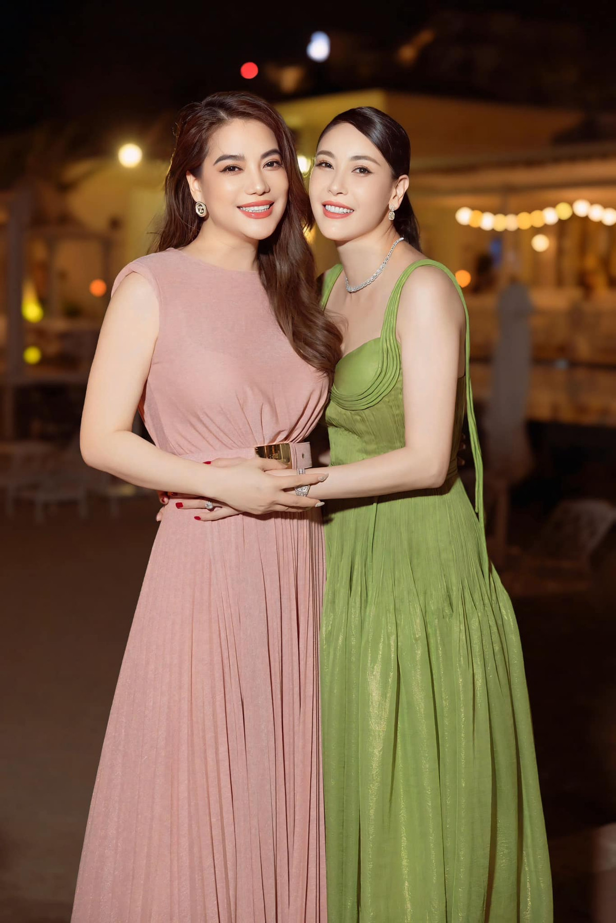 Hoa hậu Hà Kiều Anh chúc mừng sinh nhật Trương Ngọc Ánh. Ảnh: FB Ha Kieu Anh