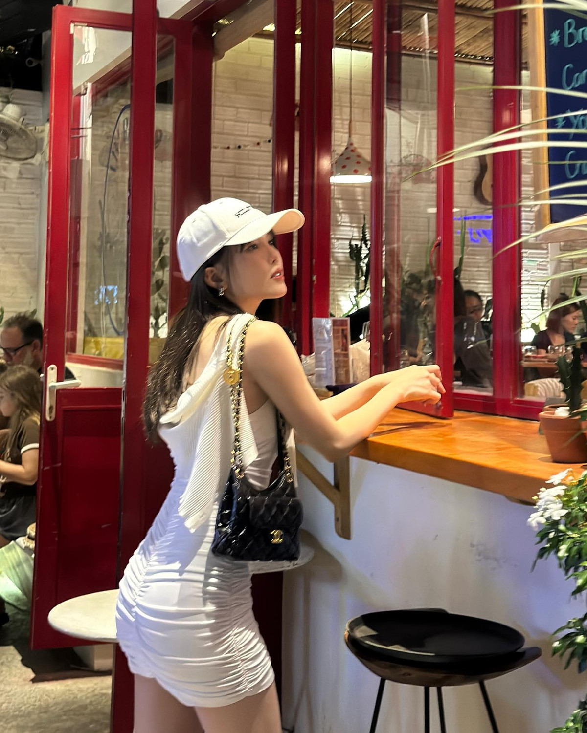 Trang phục là yếu tố giúp Thiều Bảo Trâm khoe lợi thế hình thể. Ảnh: FB Thiều Bảo Trâm