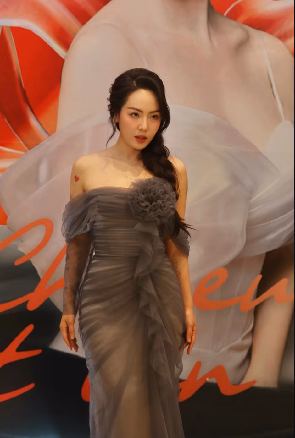  Phương Linh sinh năm 1984 tại Thanh Hóa. Nữ ca sĩ được khán giả biết đến khi giành ngôi Á quân dòng nhạc nhẹ của chương trình Sao Mai điểm hẹn 2005. Ảnh: FB Tran Phuong Linh