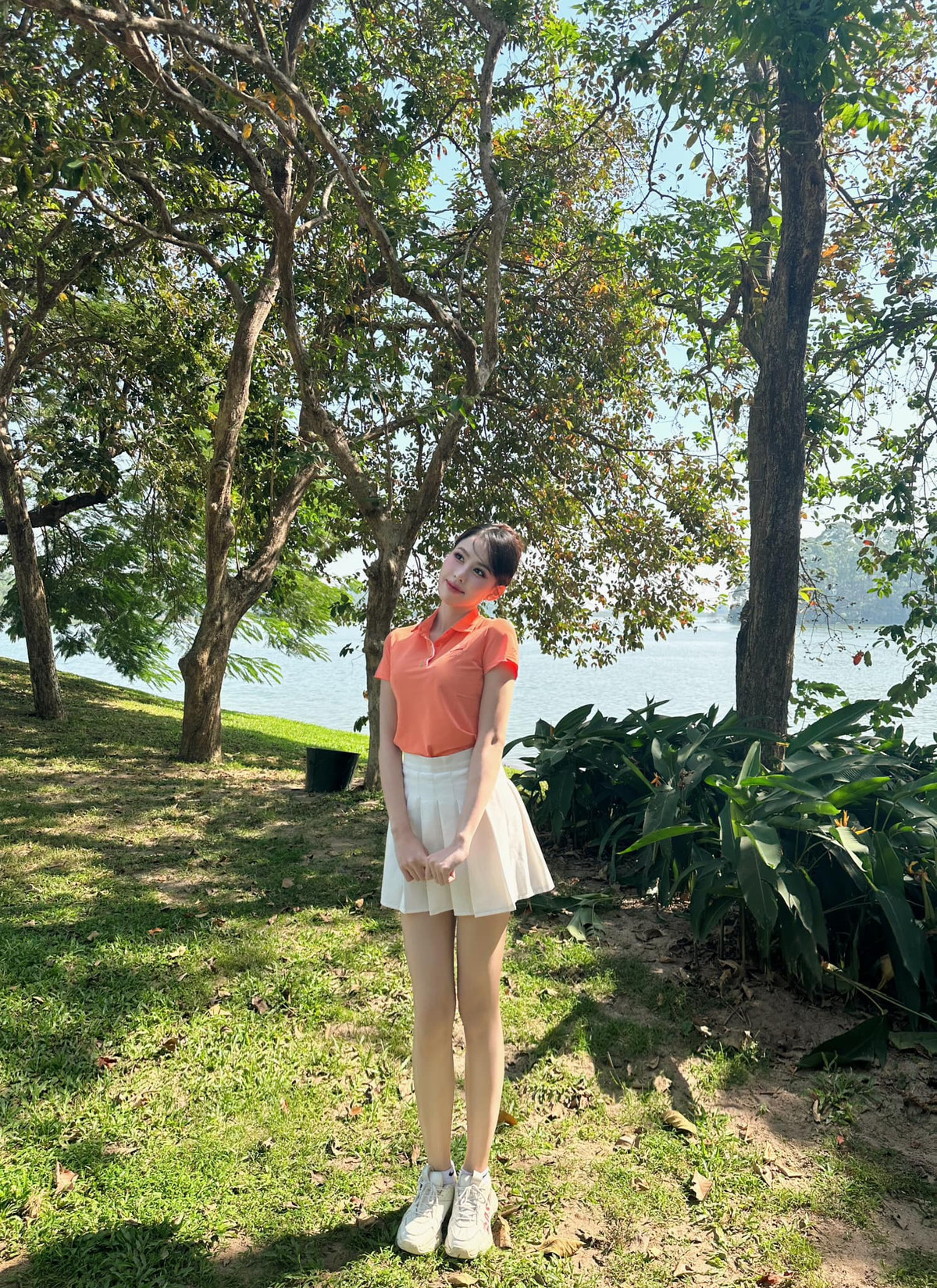 Từ cách phối đồ, chọn phụ kiện cho đến kiểu tóc, makeup, Ngọc Hằng đều toát lên vẻ đẹp ngọt ngào, trong sáng đúng chuẩn idol. Ảnh: FB Lê Nguyễn Ngọc Hằng