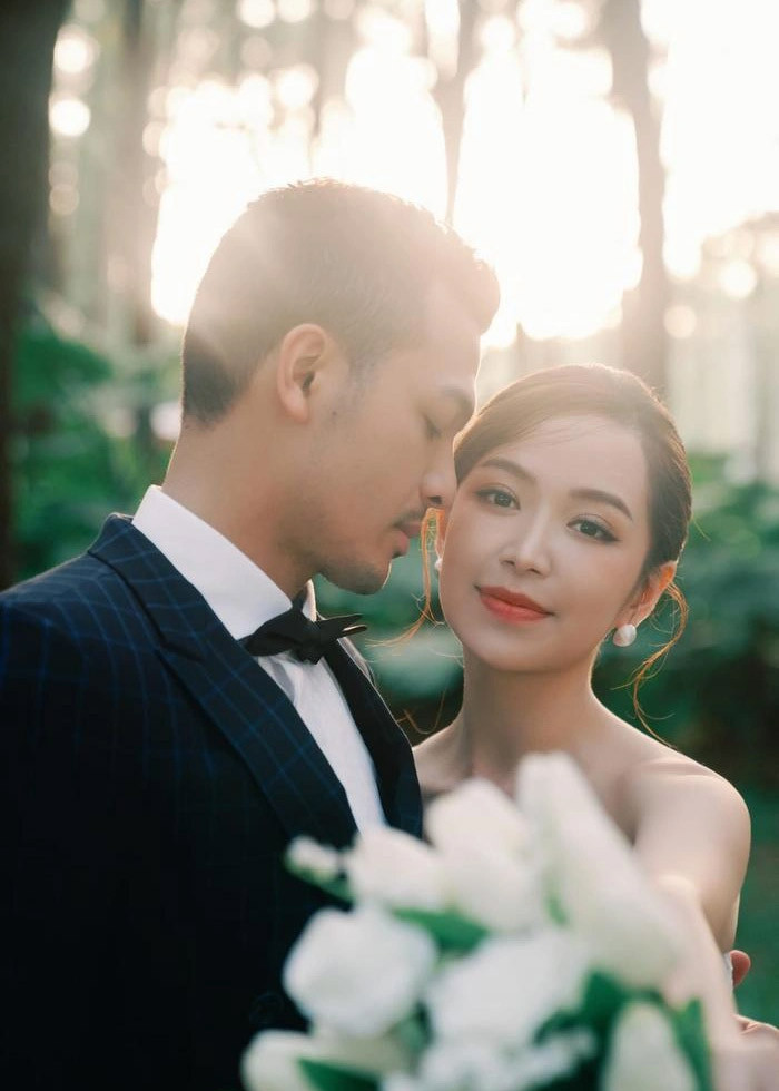 Về chuyện tình riêng, gần đây, Vũ Tuấn Việt khiến người hâm mộ bất ngờ khi tổ chức đám cưới với nữ diễn viên Kim Oanh. (Ảnh: Saostar)